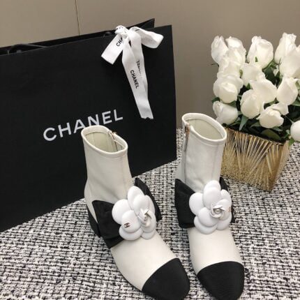 Chanel 23K Autumn/Winter camellia boots size: 35-39 (40,41 can be customized) note shoes size when you fill shipping address