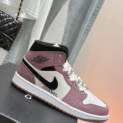 Chanel x AJ 1s sneakers top quality size: 35-39 (40.41 can be customized) note shoes size when you fill shipping address